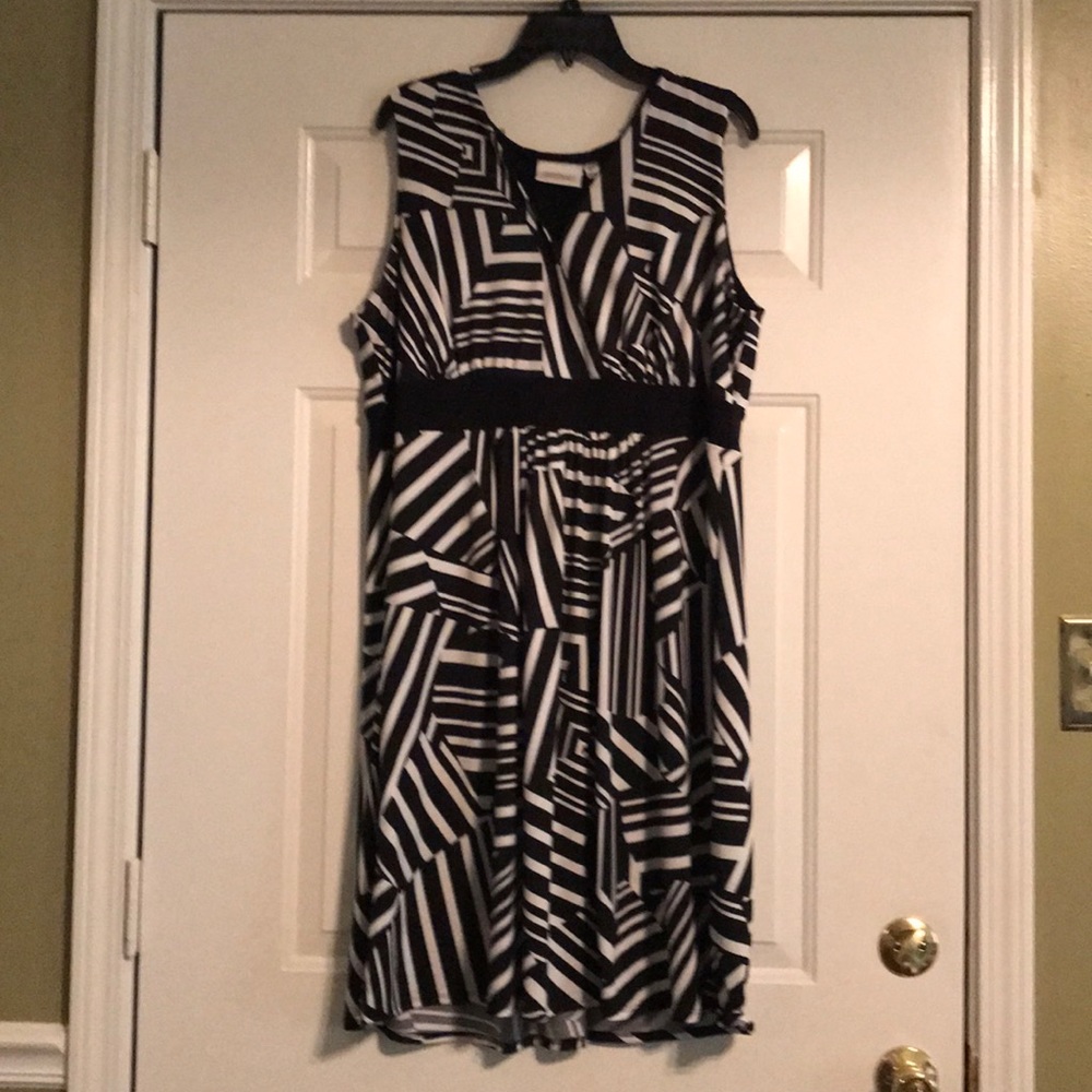 Black and white Avenue dress